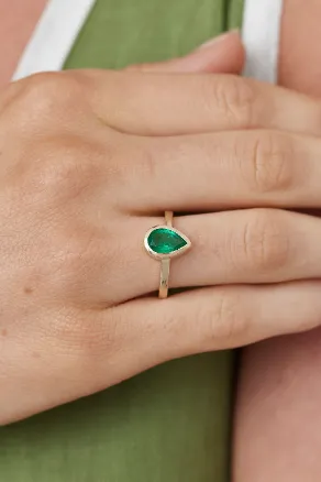 14K Yellow Gold Emerald Pear Band
