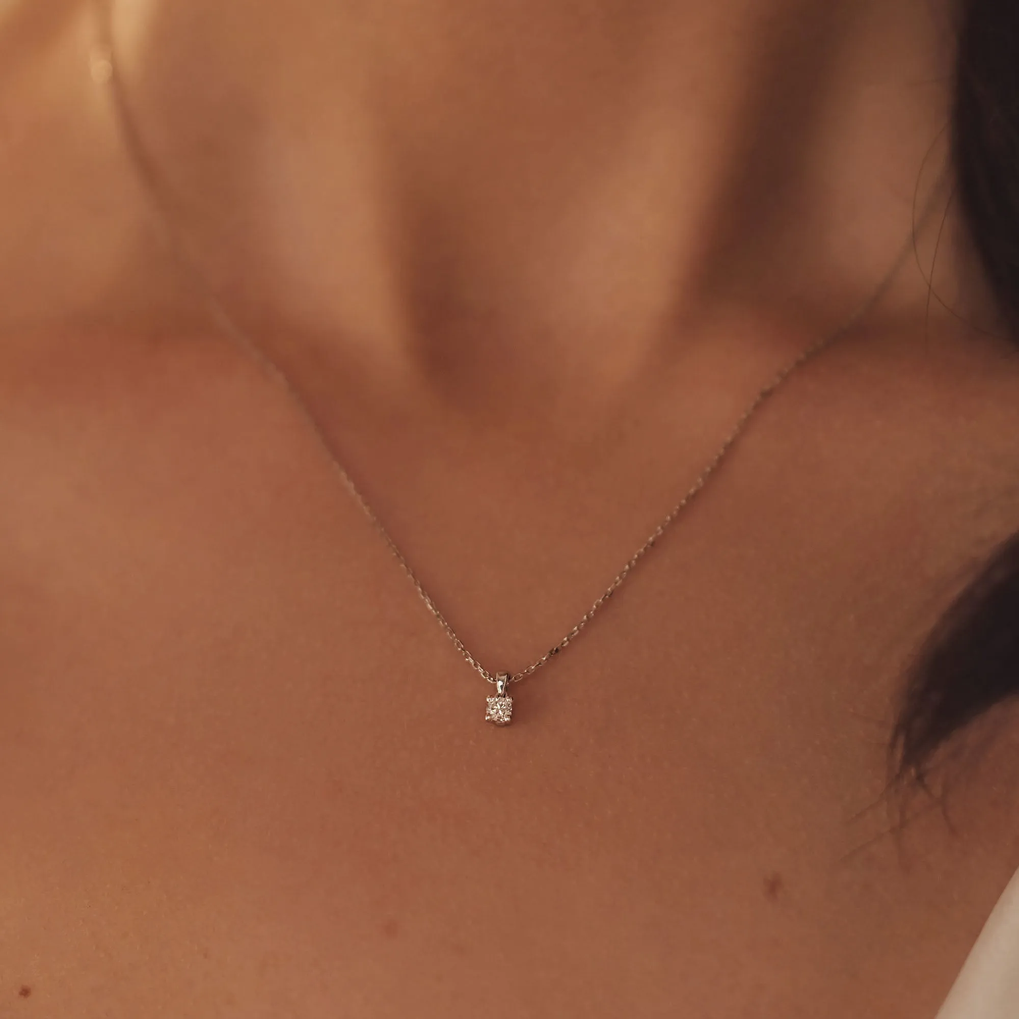 De la Paix Celesse 14 karat white gold necklace with diamond 0.07 carat