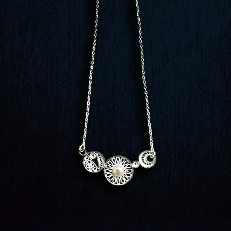 Plain Silver Filigree Geometric Silver Necklace Inlaid with Natural Freshwater Pearls