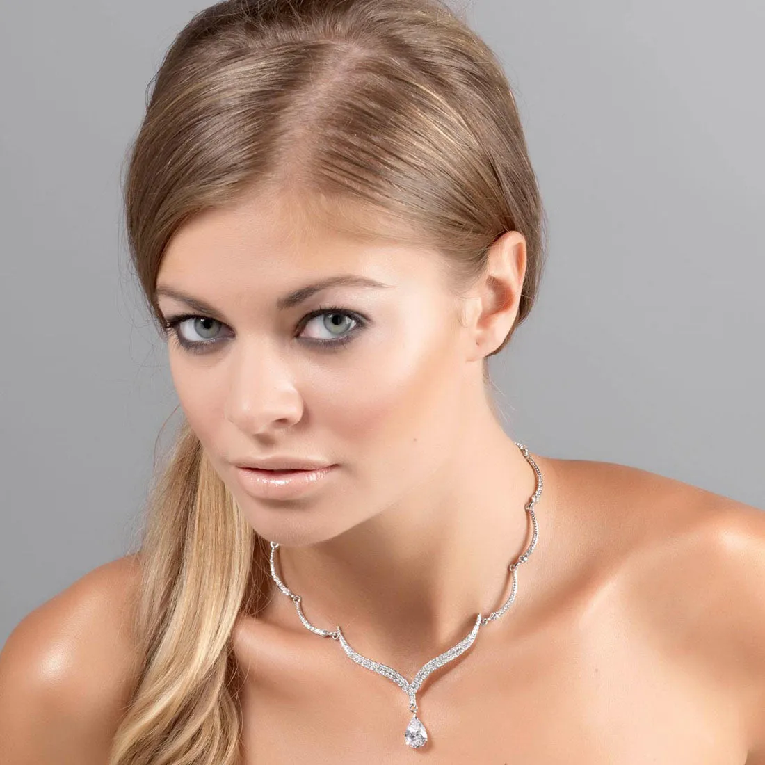 Silver Screen Beauty Necklace